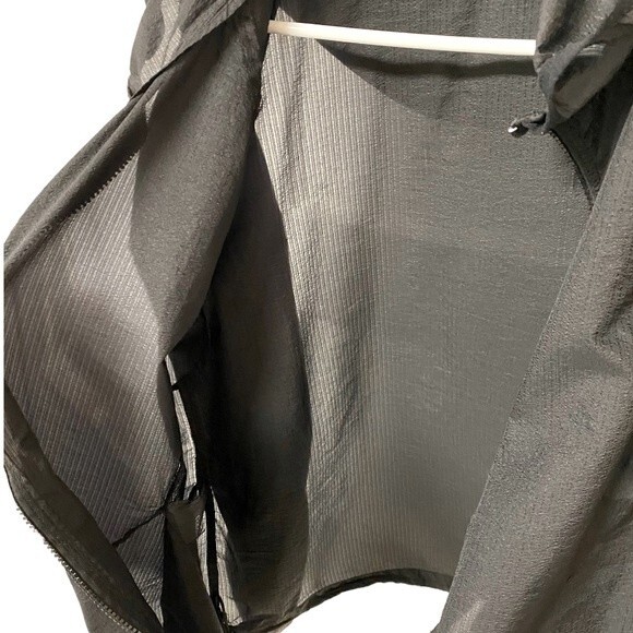 Forever 21 Women’s Hooded Windbreaker - Picture 3 of 9